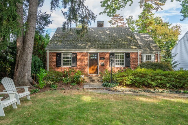 Building Photo - 332 Ridgewood Rd