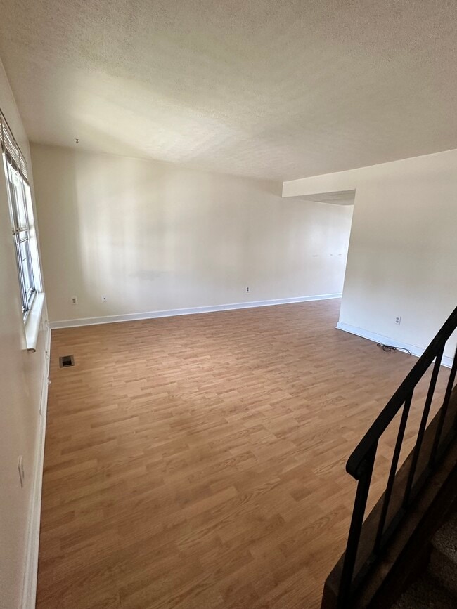 Living room - 135 E Pike St