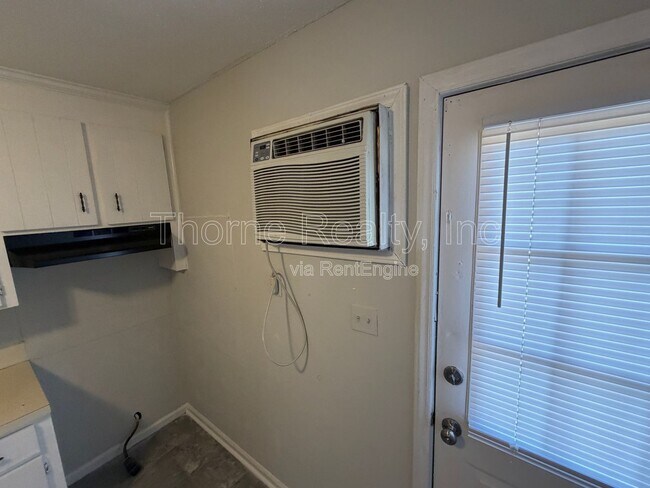 Foto del edificio - 1143 Williford St