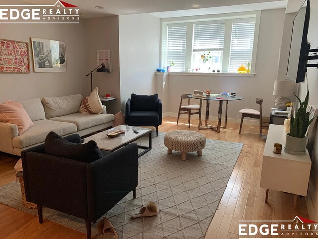 Building Photo - 2021 Commonwealth Ave