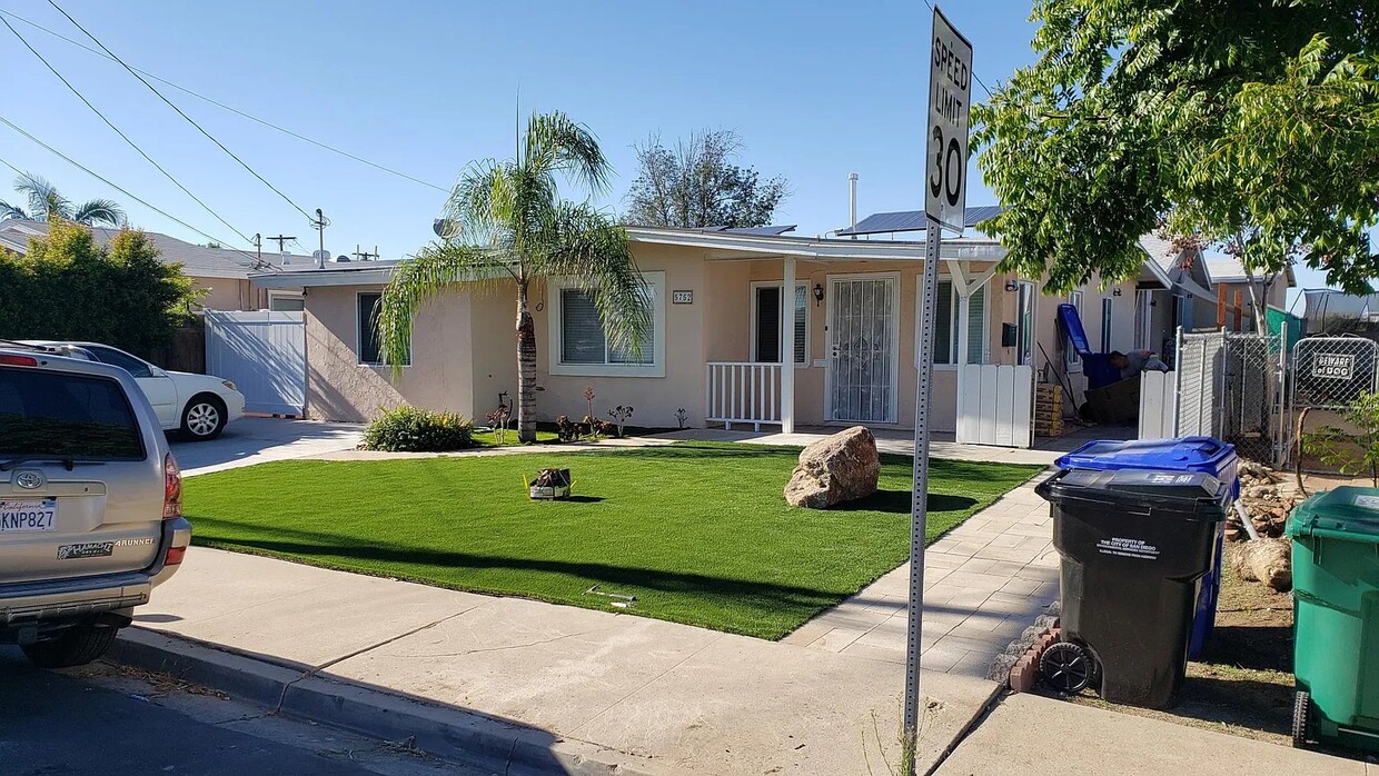 Primary Photo - 5752 Redwood St