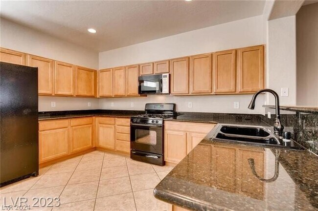 Building Photo - 8533 Sherwood Park Dr