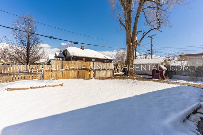 Building Photo - 1506 E Redondo Ave