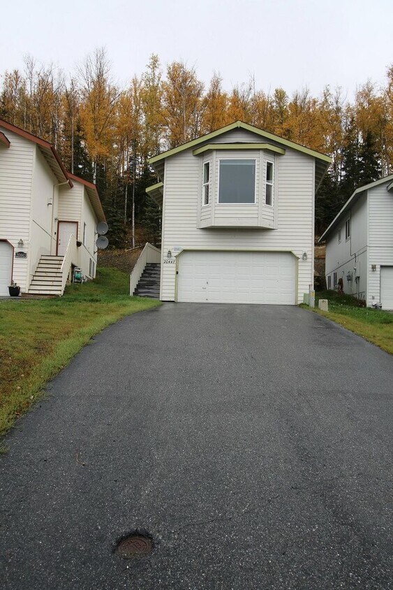 Foto principal - 4 Bedroom Eagle River Home!