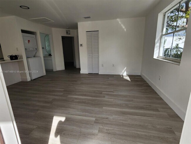 Foto del edificio - 1247 NW 28th St