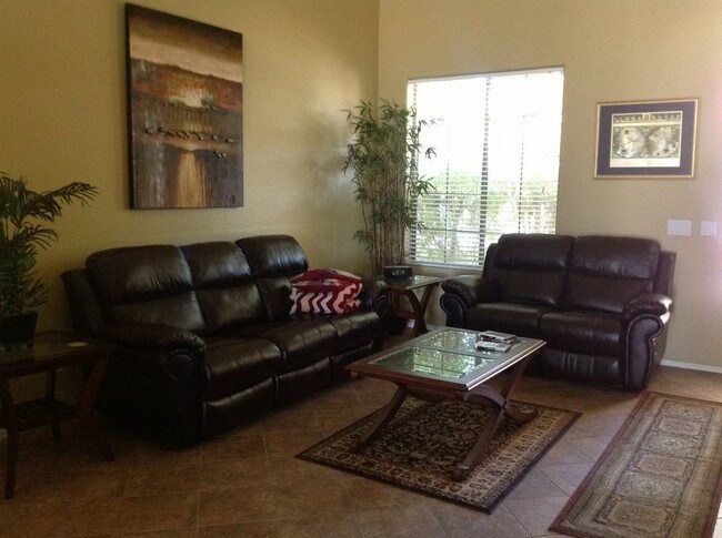 Building Photo - 2438 E Fremont Rd