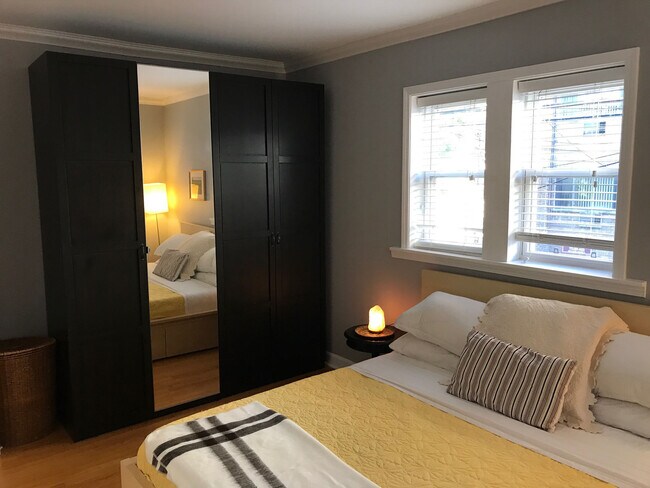 Foto del edificio - 5955 N Winthrop Ave