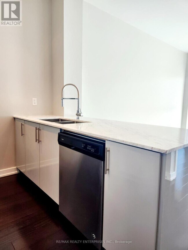 Building Photo - 4055 Parkside Village Dr