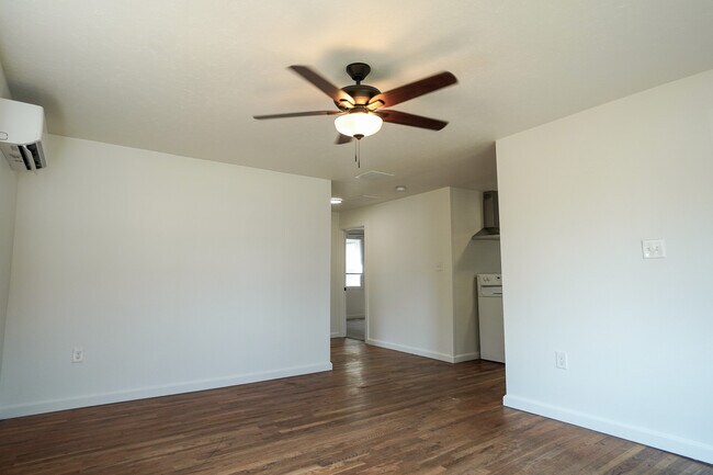 Foto del edificio - 4213 W Clark St