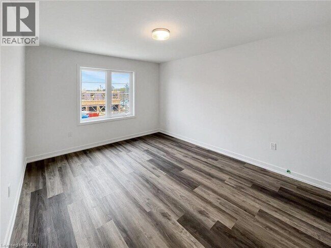 Building Photo - 205 W Oak Trl