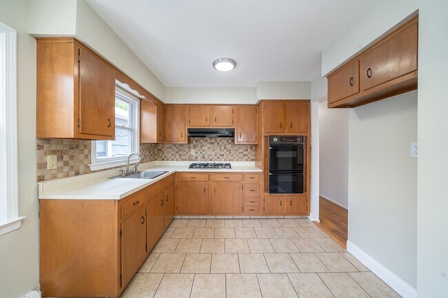Building Photo - 46 Country Village Ct