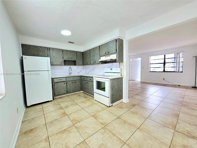 Building Photo - 3770 SW 59th Ave