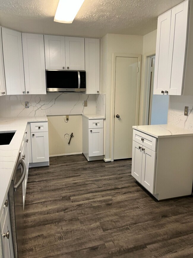 Foto del edificio - 10214 Green Valley Ln