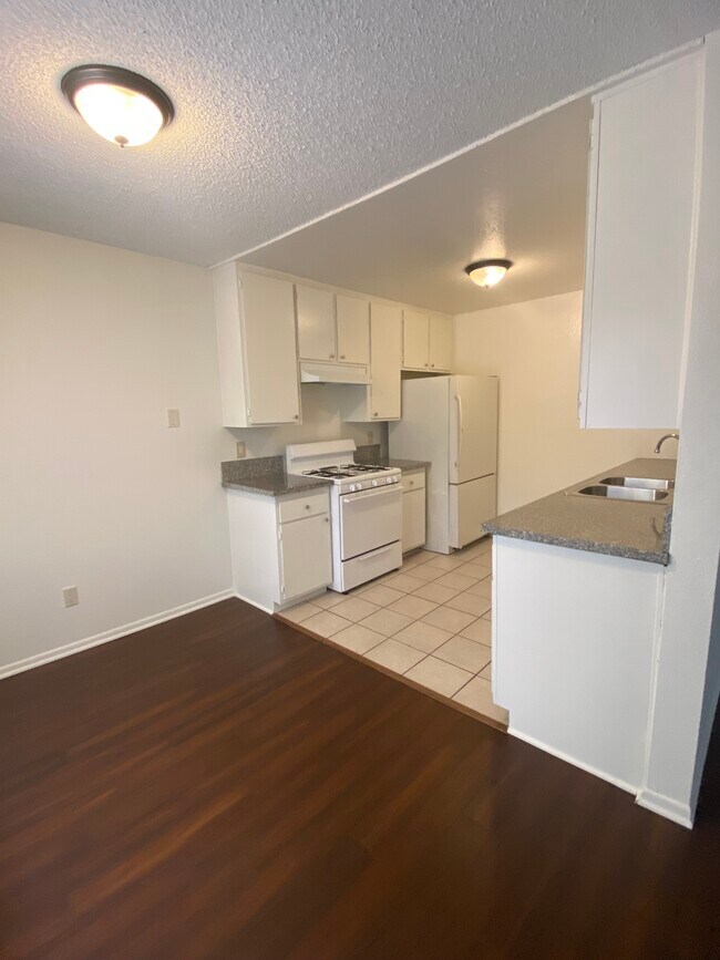 Foto del edificio - 3414 Jasmine Ave