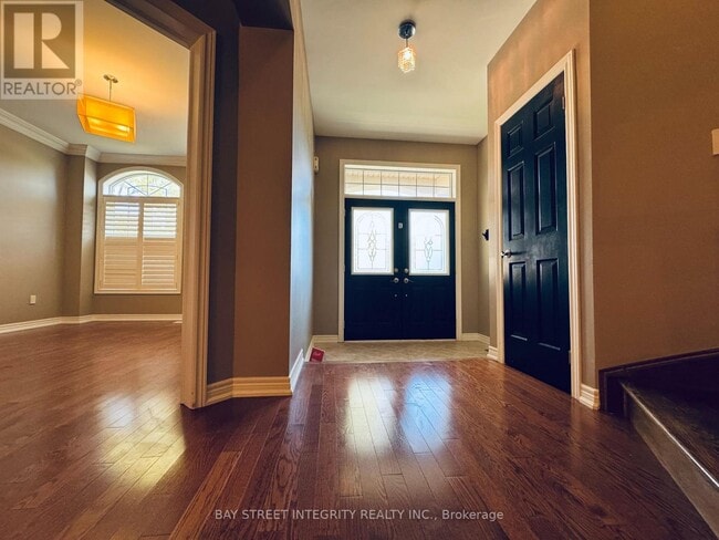 Photo du bâtiment - 2449 Tesla Crescent