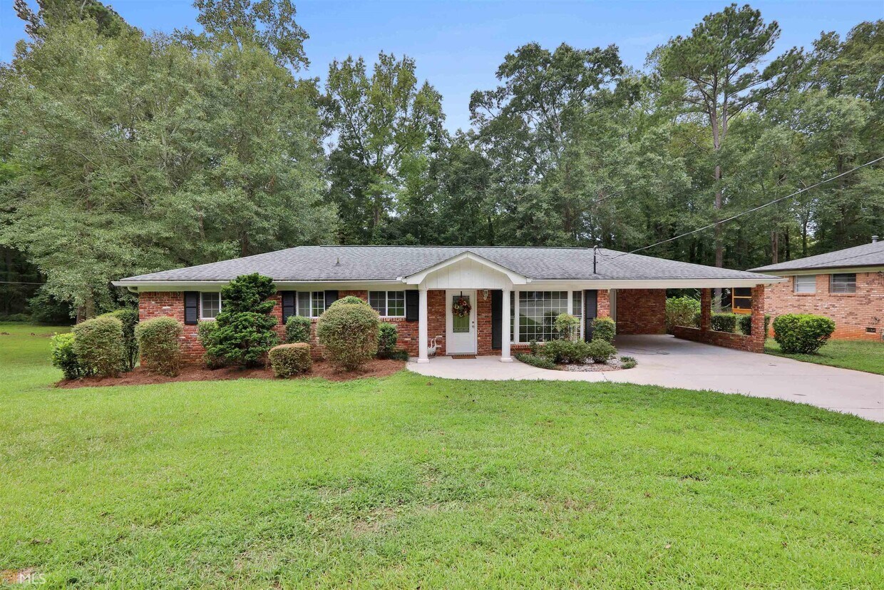 140 Spring St, Fairburn, GA 30213 House Rental in Fairburn, GA