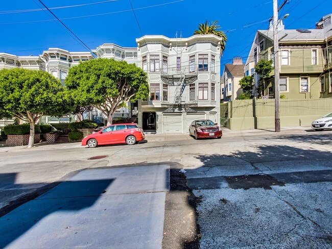 Foto del edificio - Renovated Studio in Lower Pac Heights Avai...