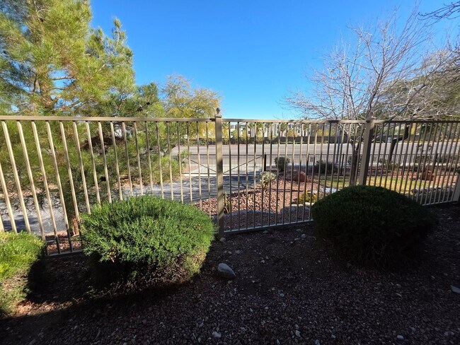 Foto del edificio - 3820 Juno Beach St