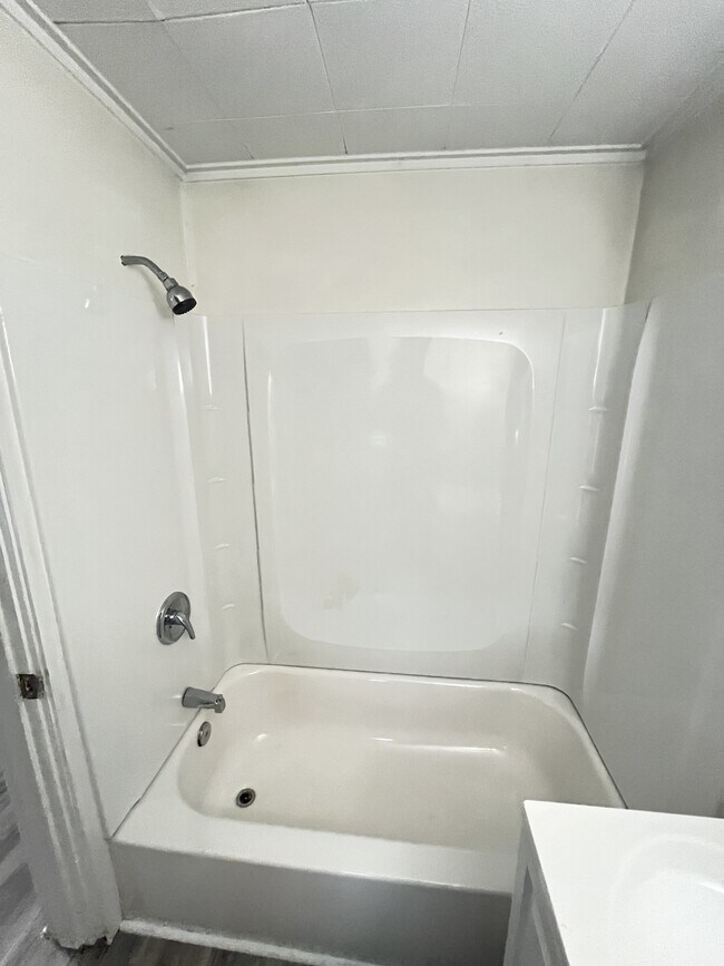 Building Photo - 913 Camp St