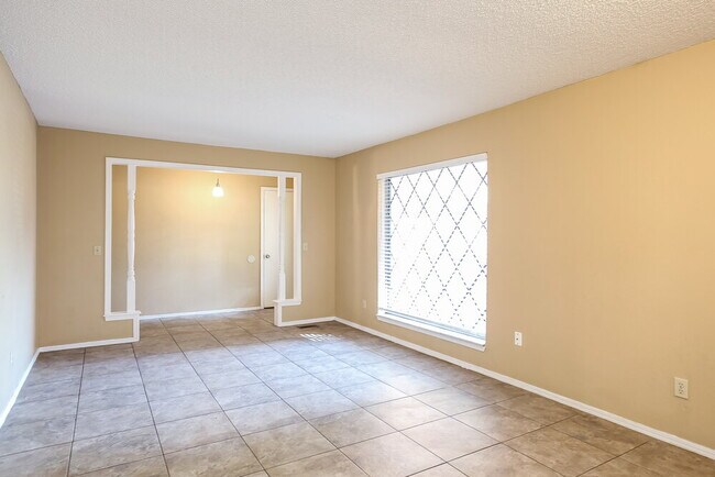 Foto del edificio - 9713 Hummingbird Ln