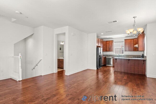 Building Photo - 670 Macabee Way