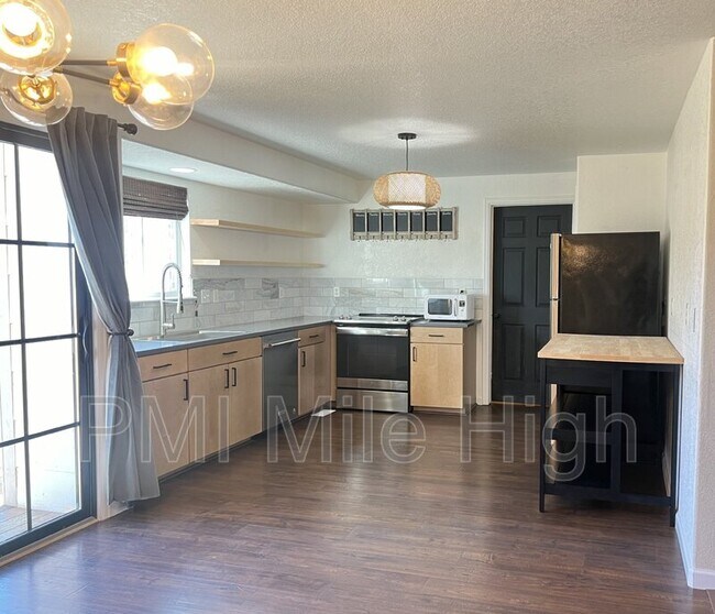 Building Photo - 6295 Taft St