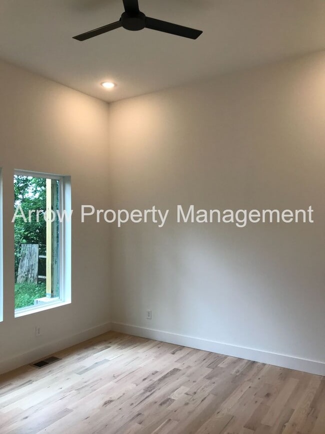 Building Photo - Gorgeous 4br New Construction in South Nas...
