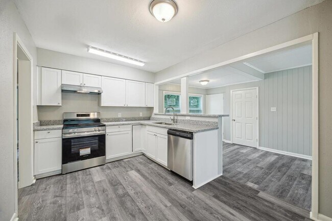 Building Photo - 6306 Thrush Dr