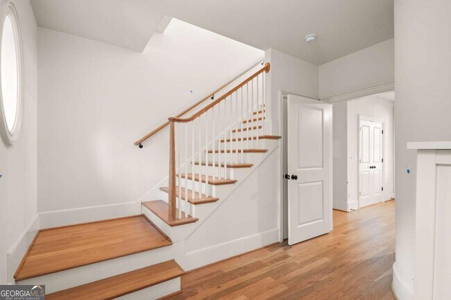 Foto del edificio - 689 Fraser St SE