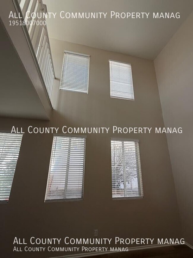 Foto del edificio - 42176 Chestnut Dr