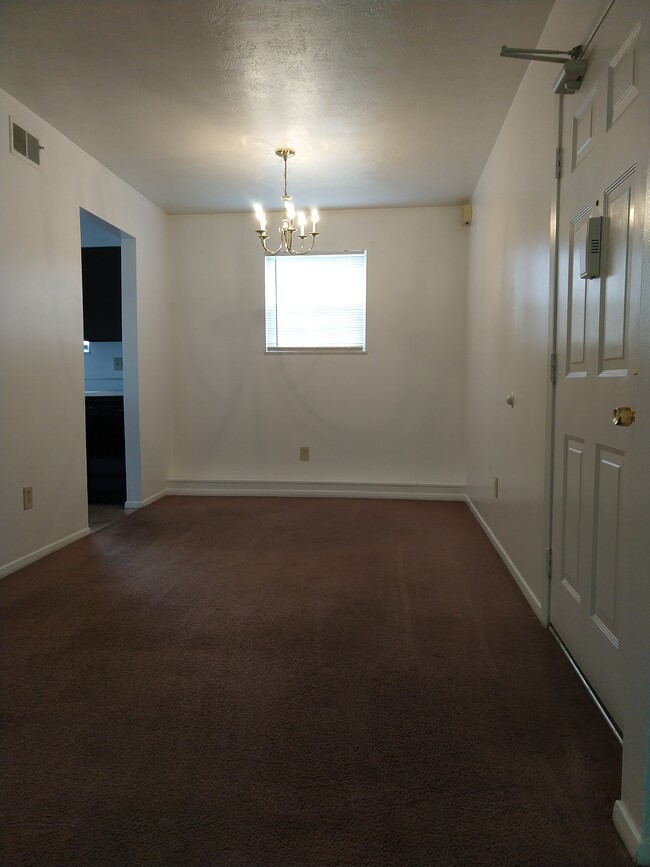 Building Photo - 8041 Pippin Rd