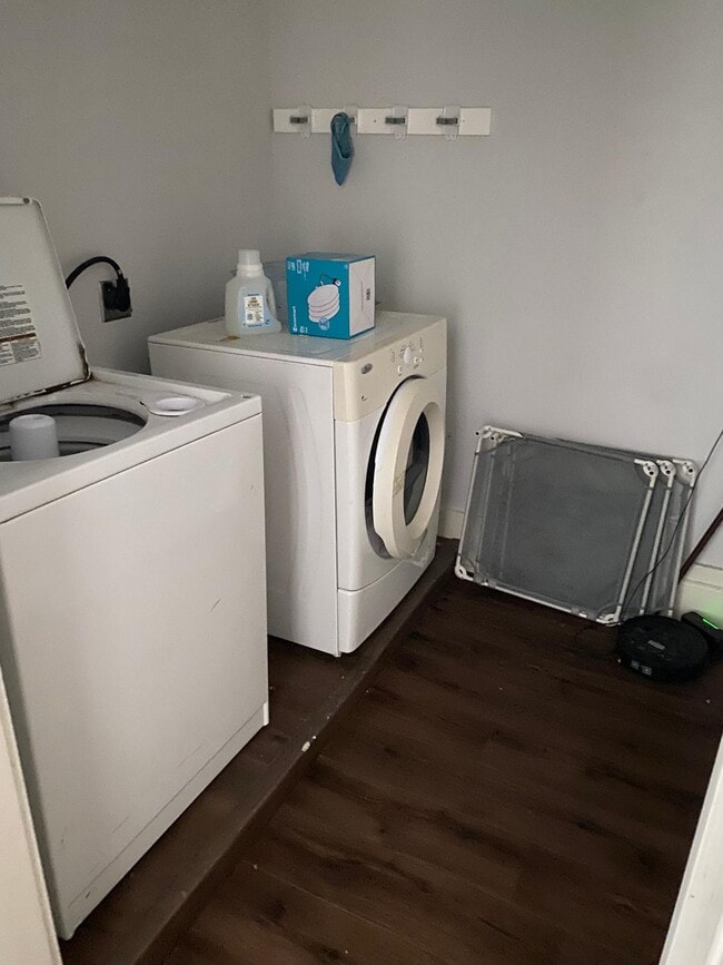 Washer / Dryer included - 3105 Dartmouth Dr