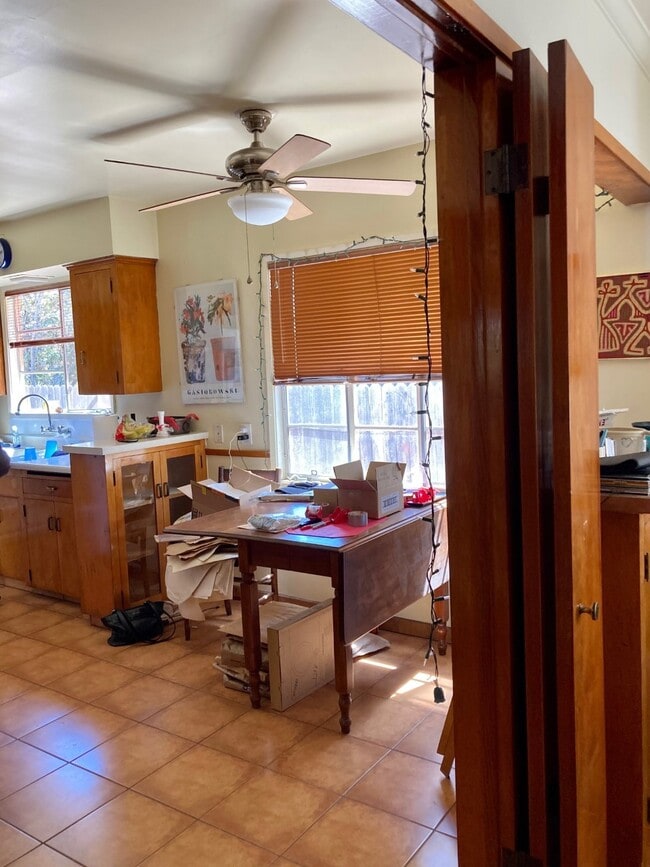 Eat~In Kitchen - 1244 S Point View St