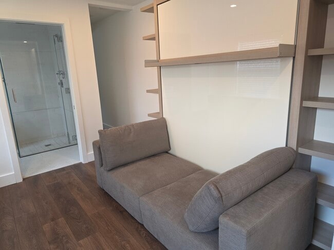 Cama plegable empotrada - 3004 Kelton Ave