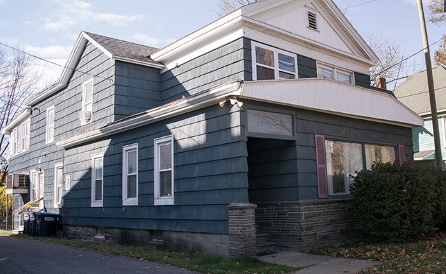 Building Photo - 87 Chestnut St