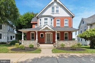 Building Photo - 31 Downing Ave