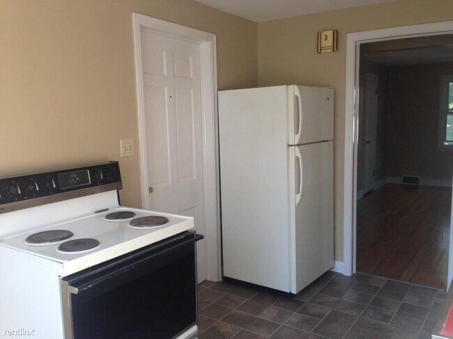 Building Photo - 1 br, 1 bath  - 875 Andover Rd