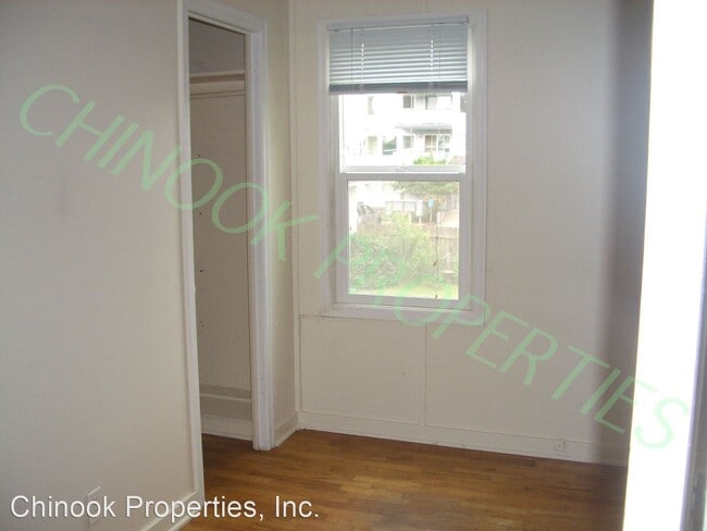 Building Photo - 128 W 14th Ave