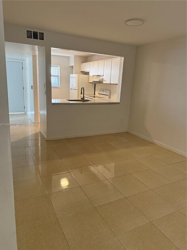 Foto del edificio - 860 NE 207th Terrace