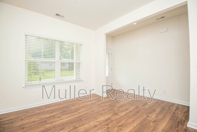 Building Photo - 173 Ash Ave