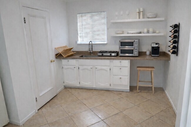 Cocina - 640 N Fuller Ave