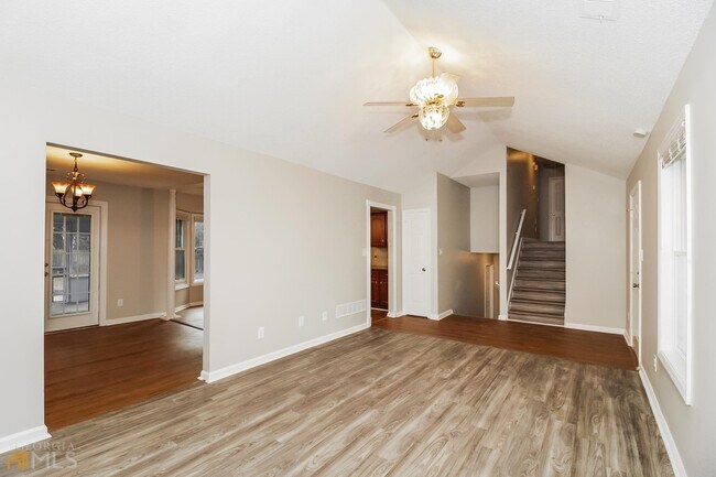 Building Photo - 1001 Paddocks Way