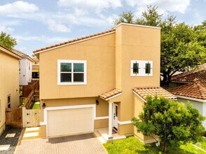 Building Photo - 2850 Moncayo Dr