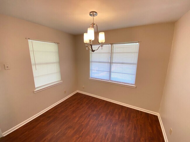 Foto del edificio - 3bd/1ba $950/Month