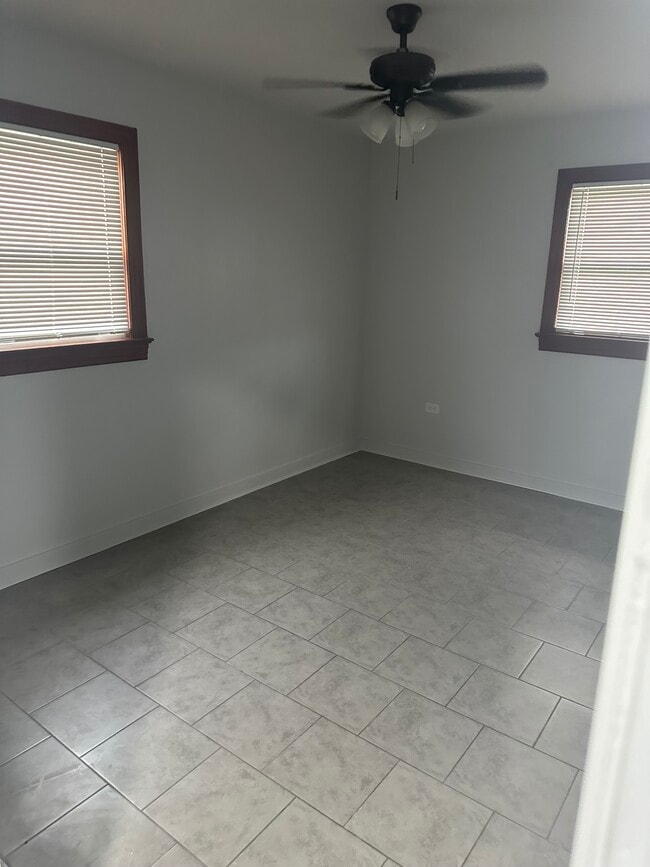 Foto del edificio - 729 Kenney St