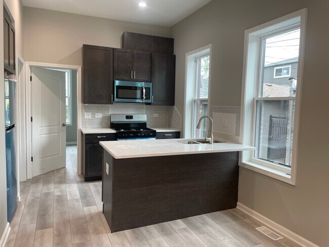 Foto del edificio - 2112 W 23rd Pl