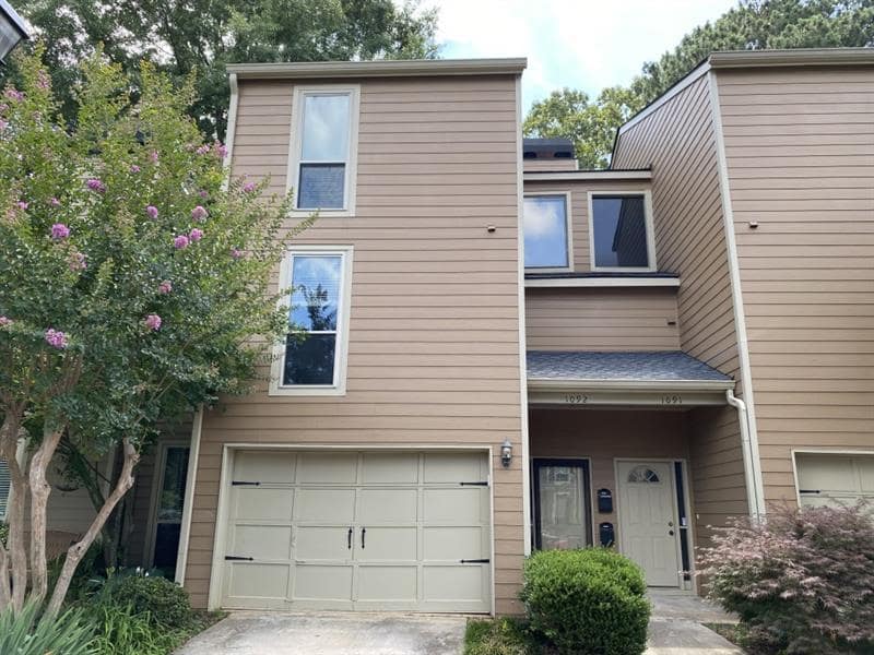 1092 Riverbend Club Dr SE, Atlanta, GA 30339 Townhouse for Rent in