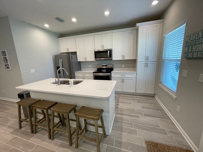 Building Photo - For Lease - Flexible Lease Term - 3 BR | 2...