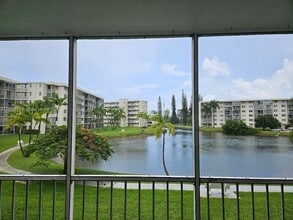 Building Photo - 2851 Leonard Dr