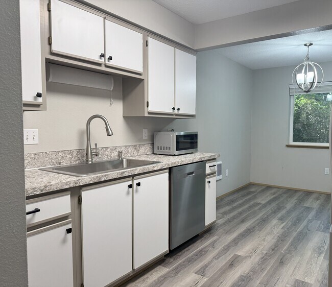Foto del edificio - 10620 SW Davies Rd
